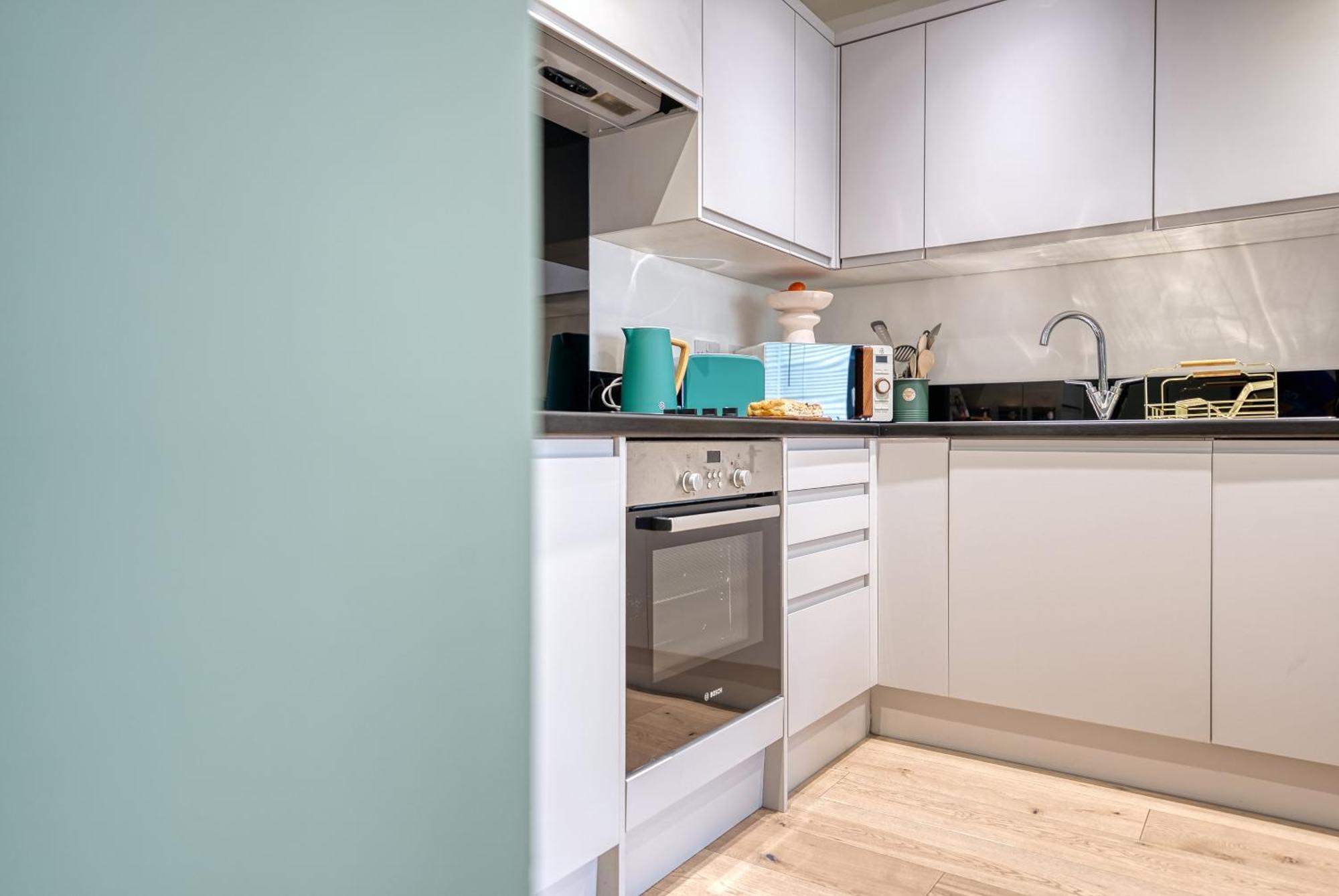 1 Bedroom Ocean Village Luxurious, Stylish & Cosy Apartment, Central Location In Southampton, Sleeps 4 - Summer Special Offer! - By Blue Puffin Stays Eksteriør billede